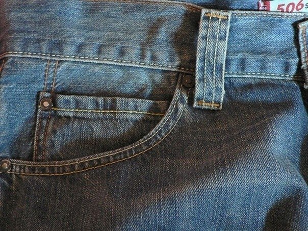 Изначально маленький карман на джинсах предназначался для презерватива.