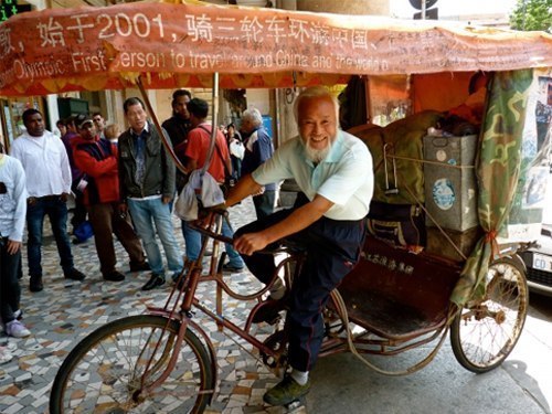 Житель Китая Чень Гуаньмин за два года проехал на велоповозке примерно 60 тысяч километров