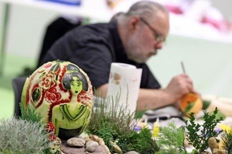 В Германии прошел первый Чемпионат Европы по карвингу - фигурному вырезанию овощей и фруктов.
