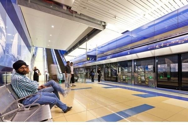 Дубайское метро — это самая длинная и полностью автоматизированная рельсовая система в мире, первое метро в регионе Персидского залива.