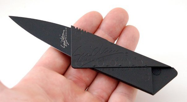 Компактный и острый как бритва нож CardSharp с лезвием из хирургической стали. 