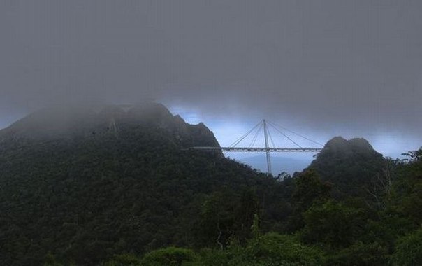 Подвесной мост в Малайзии высотой 685 метров