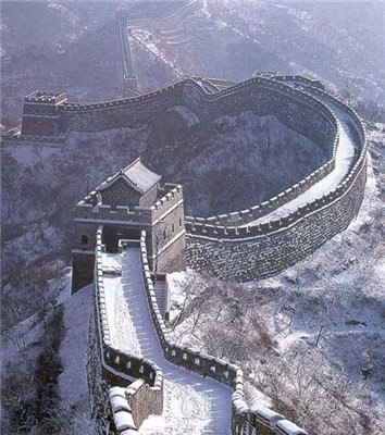Чтобы покрыть обоями Великую Китайскую Стену потребуется порядка 15.840.000 рулонов обоев.