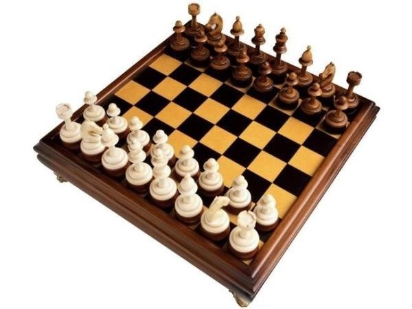 170 000 000 000 000 000 000 000 000 путей для игры в первых десяти ходах в шахматах.