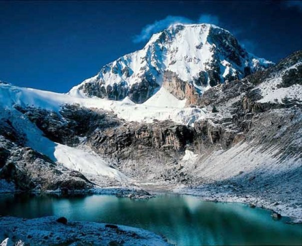 Самая длинная горная цепь - Анды, которые растянулись почти на 6400 километров на территории семи государств