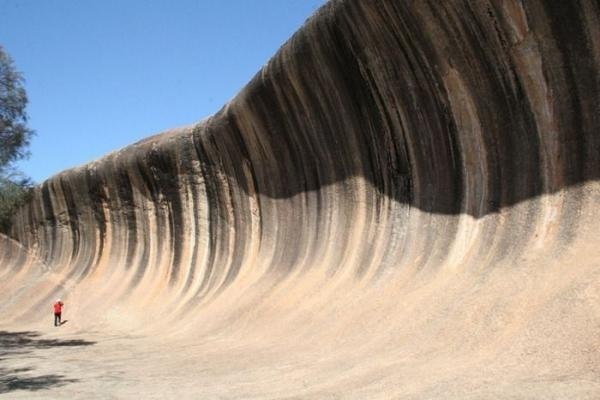 Скала «Каменная Волна» недалеко от Перта — одна из самых старых в мире, ей более 3 миллиардов лет.