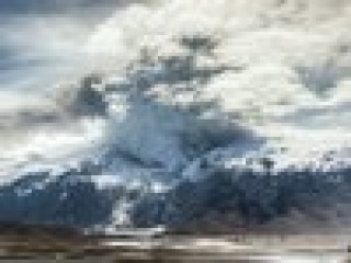 Извержение легендарного исландского вулкана Эйяфьядлайёкюдль снятое на фотоаппарат с применением интервальной съемки.