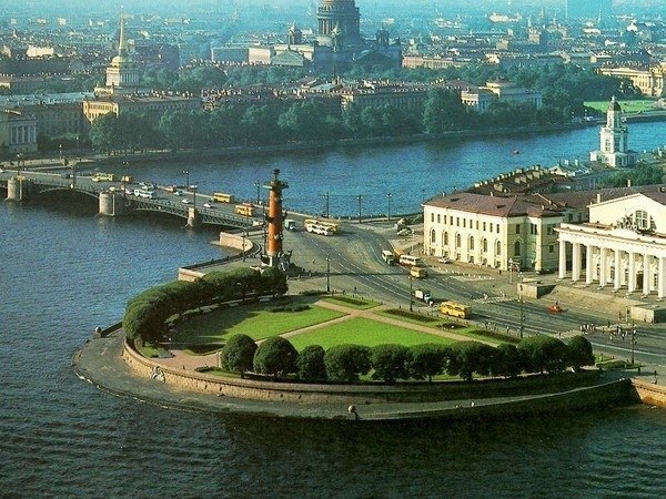 9,4 млн пользователей Вконтакте указали в качестве своего места жительства Санкт-Петербург, что почти в два раза превышает население Северной столицы.