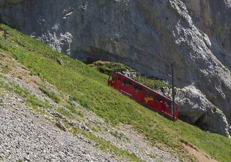 Самая крутая, в смысле идущая под горку железная дорога -Switzerland Pilatus Railway. Она поднимается на высоту 2133 метра до вершины горы Pilatus, при этом угол наклона путей составляет 48 градусов.