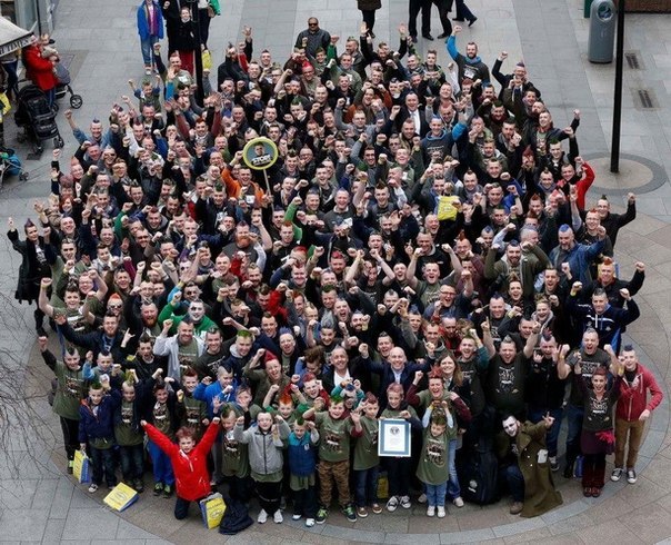В Дублине собралось самое большое количество людей с прической ирокез для установления мирового рекорда
