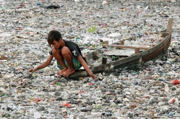 Pека Цитарум – самая грязная река в мире.На сегодняшний день эта река является самой загрязненной в мире, несмотря на то,что у бассейна реки живет около 5 млн людей.Для многих из них река является единственным источником воды,в том числе и питьевой.