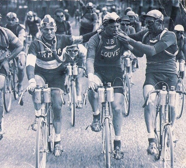 "Курильщики" - самая продаваемая фотография в истории Tour de France.