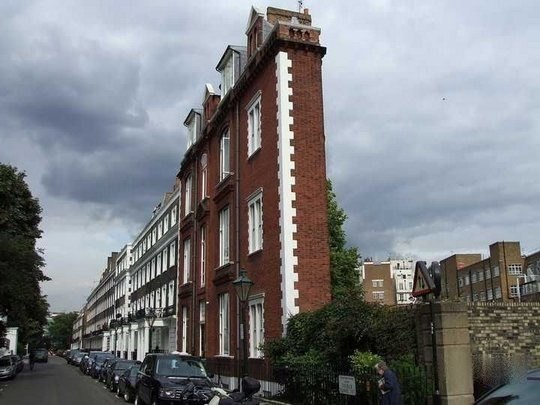 Тонкий жилой комплекс в Лондоне.