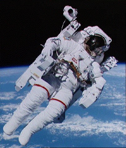 Самый дорогой костюм в мире. Костюм американских астронавтов. Он стоит 9 миллионов долларов и одновременно является самым дорогим предметом одежды в мире.