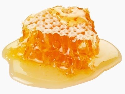 Мед – единственный продукт питания, который не портится. Он был обнаружен в гробнице египетского фараона и эксперты признали его съедобным.