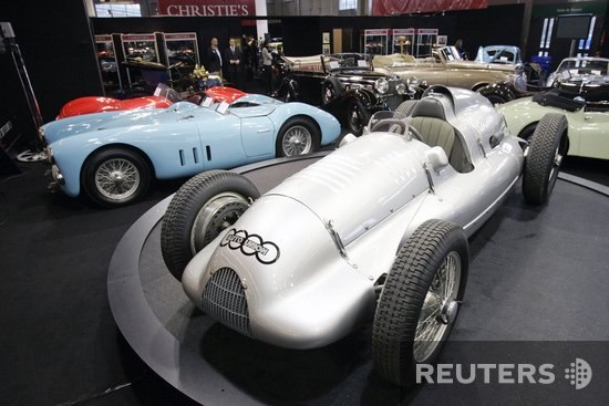 Гоночный ретромобиль 1939 года, изготовленный в Германии, в ближайшее время будет выставлен на аукционе Christies. Эксперты предполагают, что это авто станет самым дорогим из проданных в истории.