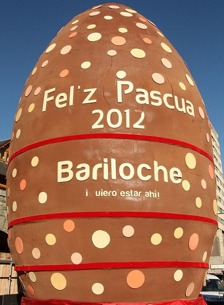 Самое большое пасхальное яйцо из шоколада приготовили в Аргентине 