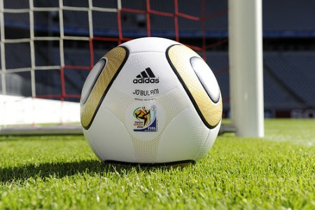 Футбольный мяч JO BULANI, знаменитой спортивной фирмы Adidas, побил рекорд мира в звании «самый дорогой футбольный мяч в мире». Дело даже не в самом мяче, а в цене, за которую его купили на аукционе после знаменитого финала Чемпионата мира 2010 года, который произошел между сборными Нидерландов и Испании. Этот мяч был специально изготовлен для этой игры самого популярного спортивного события лета. После победы Испании в этом матче мяч был выставлен на аукцион, где самые преданные фанаты Испанской сборной выкупили мяч за 78 808 долларов США.