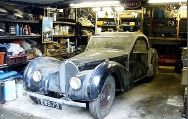 Родственники одного покойного человека обнаружили это редкое авто Bugatti Type 57S Atalante 1937 года выпуска в его гараже в Госфорте, Англия.