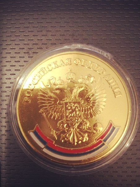 Московские отличники получили золотые медали с флагом Сербии..