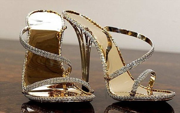 Самая дорогая обувь в мире – туфли за 220 тысяч долларов...(6 600 000 руб.)