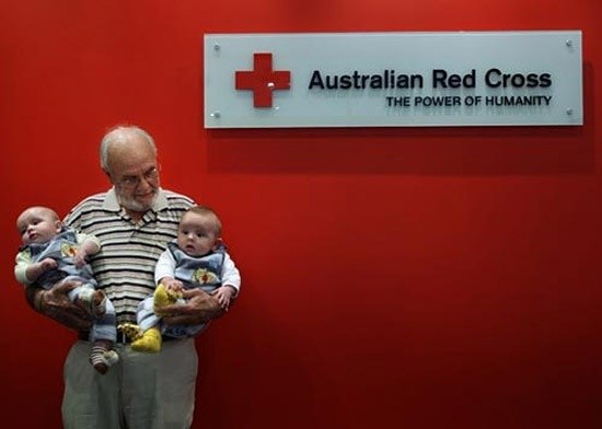 Австралиец Джеймс Харрисон спас от смерти 2 000 000 детей.