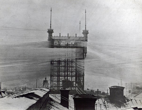 Телефонная станция в Стокгольме, обслуживающая 5000 линий, в 1890-м году.