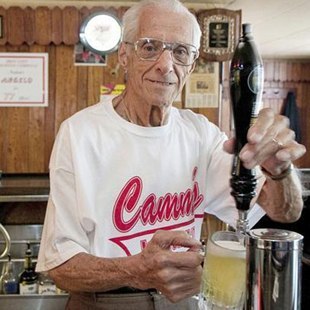 Самый старый бармен в мире 