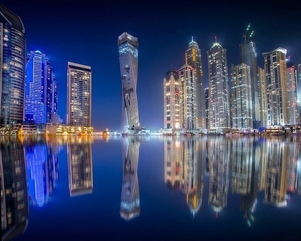 Dubai Marina - одна из самых фешенебельных яхтенных пристаней в мире, Дубай, ОАЭ