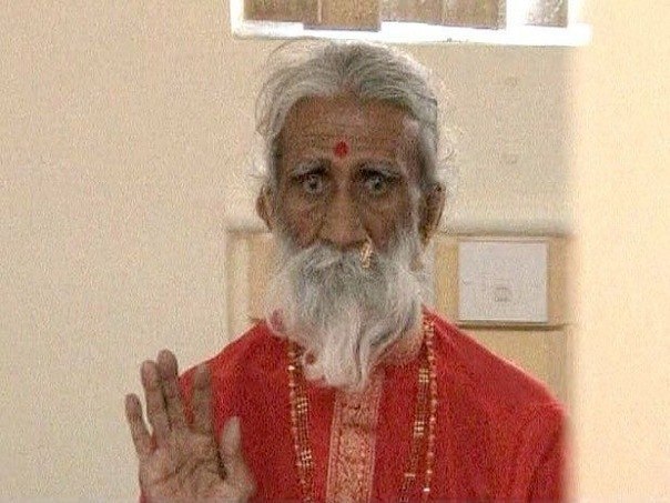 Житель полуострова Индостан поставил в тупик современную медицину — этот человек уже 68 лет ничего не ест и не пьёт и, при этом, прекрасно выглядит. 