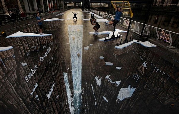 Самый масштабный панорамный 3D рисунок на улице. Его длина – 60 м, а площадь – 891 кв.м. Его создал британский художник Джо Хилл в Лондоне.