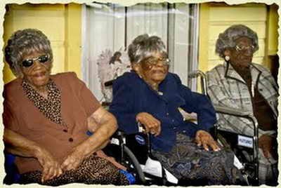 Сестер Торнтон (Thornton) торжественно внесли в Книгу рекордов Гиннеса как самых пожилых афроамериканок, а также как самых пожилых сестер в мире.