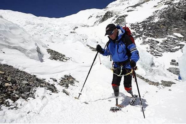 Марк Инглис — первый альпинист, покоривший Эверест без ног.