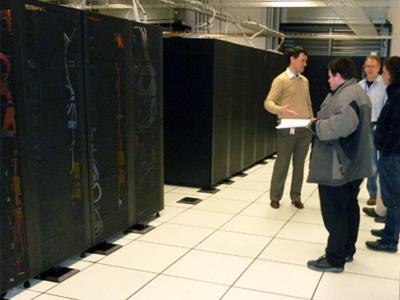 Крупнейшее хранилище данных Самый большой в мире дата-центр принадлежит компании IBM и содержит 3 петабайта (3000 терабайт) памяти. Территориально хранилище расположено в Дублине, Ирландия.