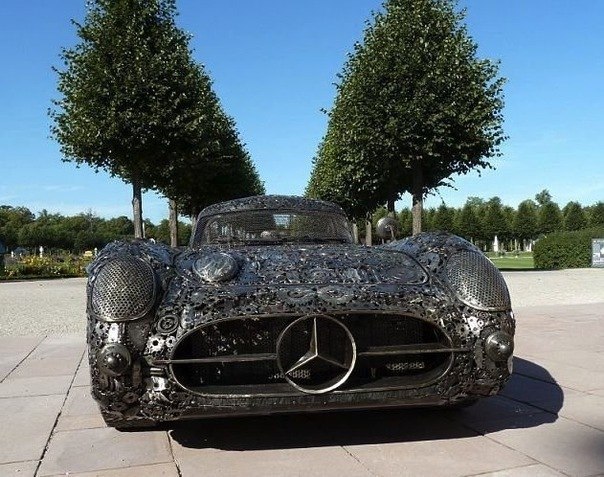 Mercedes из металлолома.