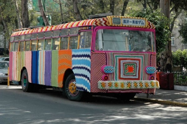 Автобус в вязанном чехле
