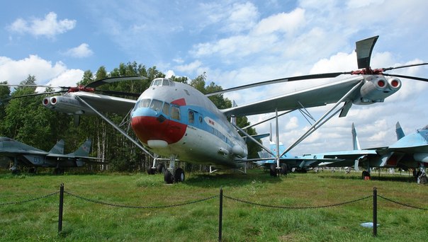 В-12 (также называемый Ми-12, хотя официально такое переименование произведено не было, Homer — по классификации НАТО) — самый тяжёлый и грузоподъёмный вертолёт,когда-либо построенный в мире.