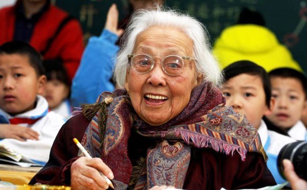 102-летняя школьница живет в Китае.