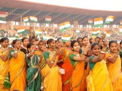 Самое большое количество людей, исполнивших национальный гимн Рекорд установлен 25 января 2012 года в Аурангабаде, Индия, при поддержке компании Lokmat Media Ltd. Национальный гимн Индии одновременно исполнили 15243 человек.