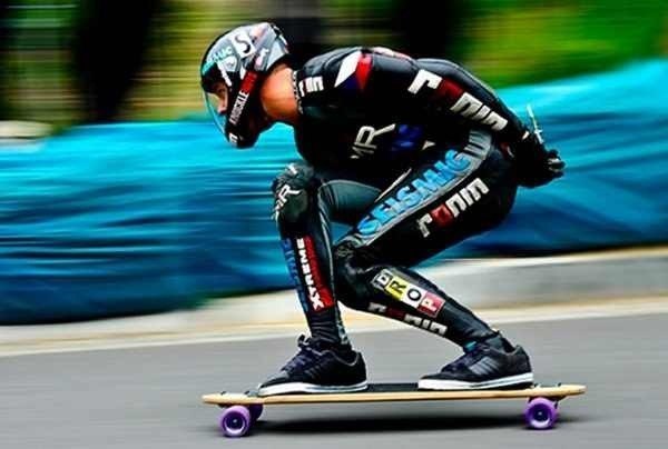 27-летний скейтбордист Мишо Эрбан (Mischo Erban) развил скорость 80,83 миль / ч (130,08 км/ч), это самый высокий показатель скорости на скейтборде в истории.
