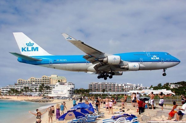 Самый шумный пляж и самый опасный аэропорт мира...