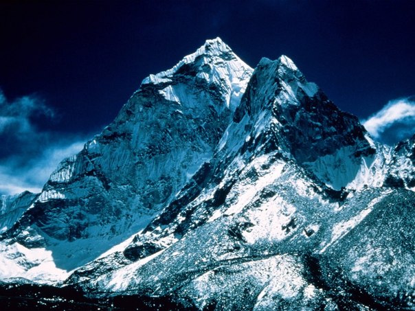 Самая высокая веб-камера была установлена итальянским Научным комитетом на высоте 5643 метров на пике Эверест, самой высокой точке на Земле