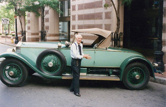 Аллен Свифт получил свой новенький Rolls-Royce Picadilly P1 Roadster в 1928-м году в подарок от отца. Свифт водил свой Rolls-Royce до самой смерти в 2009-м году в возрасте 102-х лет. И оставил машину в идеальном состоянии: она всё ещё отлично выглядит и неплохо ездит. Сейчас Rolls-Royce-рекордсмен содержится в Спрингфилдском музее (США).