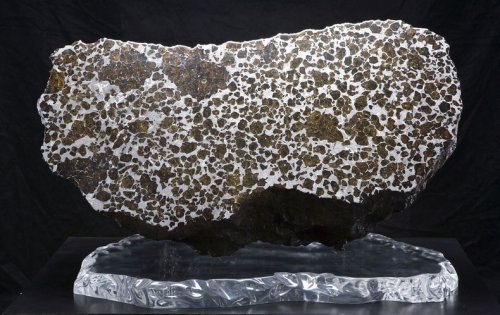 Возраст метеорита Фукан (Fukang) оценивается некоторыми в 4,5 миллиарда лет, что примерно соответствует возрасту самой Земли. 