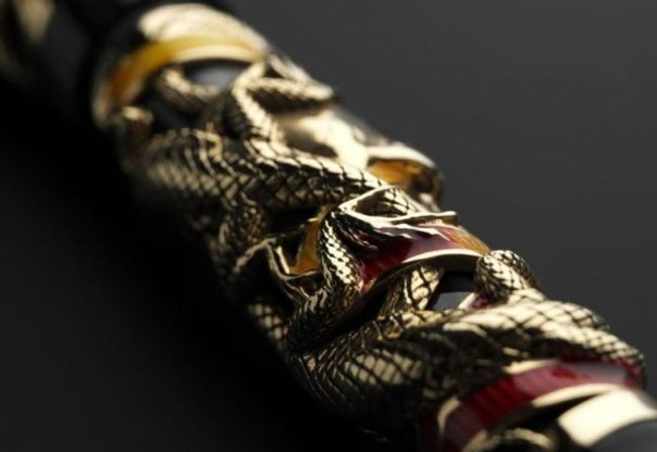 Ручка стоимостью в 70 000 от Montegrappa Chaos Limited Edition 18K золото Rollerball Pen .