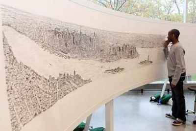 Страдающий аутизмом талантливый художник Стивен Вилтшер нарисовал 5-метровую панораму Нью-Йорка по памяти, после того, как в течении 20 минут изучал город с высоты птичьего полета.
