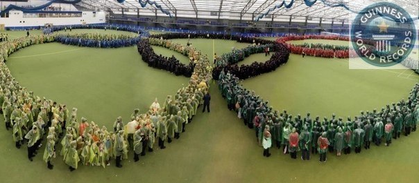 Самый большой круг людей в виде олимпийских колец состоял из 3206 участников 
