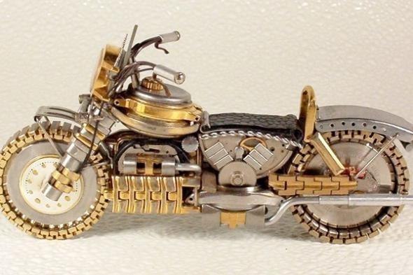 Самая большая коллекция мотоциклов из старых наручных часов