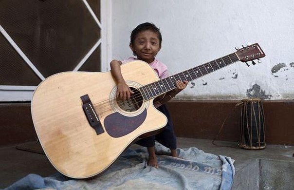 Хагендра Тапа Магар (Khagendra Тhapa Мagar), самый маленький человек на Земле, отпраздновал свое 18-летие.