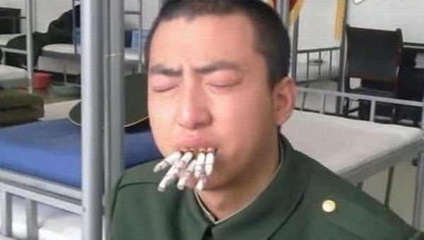 Таким образом отучивают курить в китайской армии. Сначала заставляют выкурить одновременно пол пачки сигарет, а потом выпить стакан настойки из чеснока и табака.